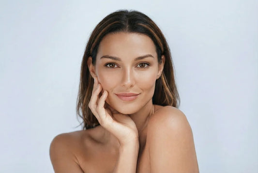 Colagenul Natural din Supa de Oase: Secretul "Anti-Aging" pentru o piele fermă și unghii rezistente